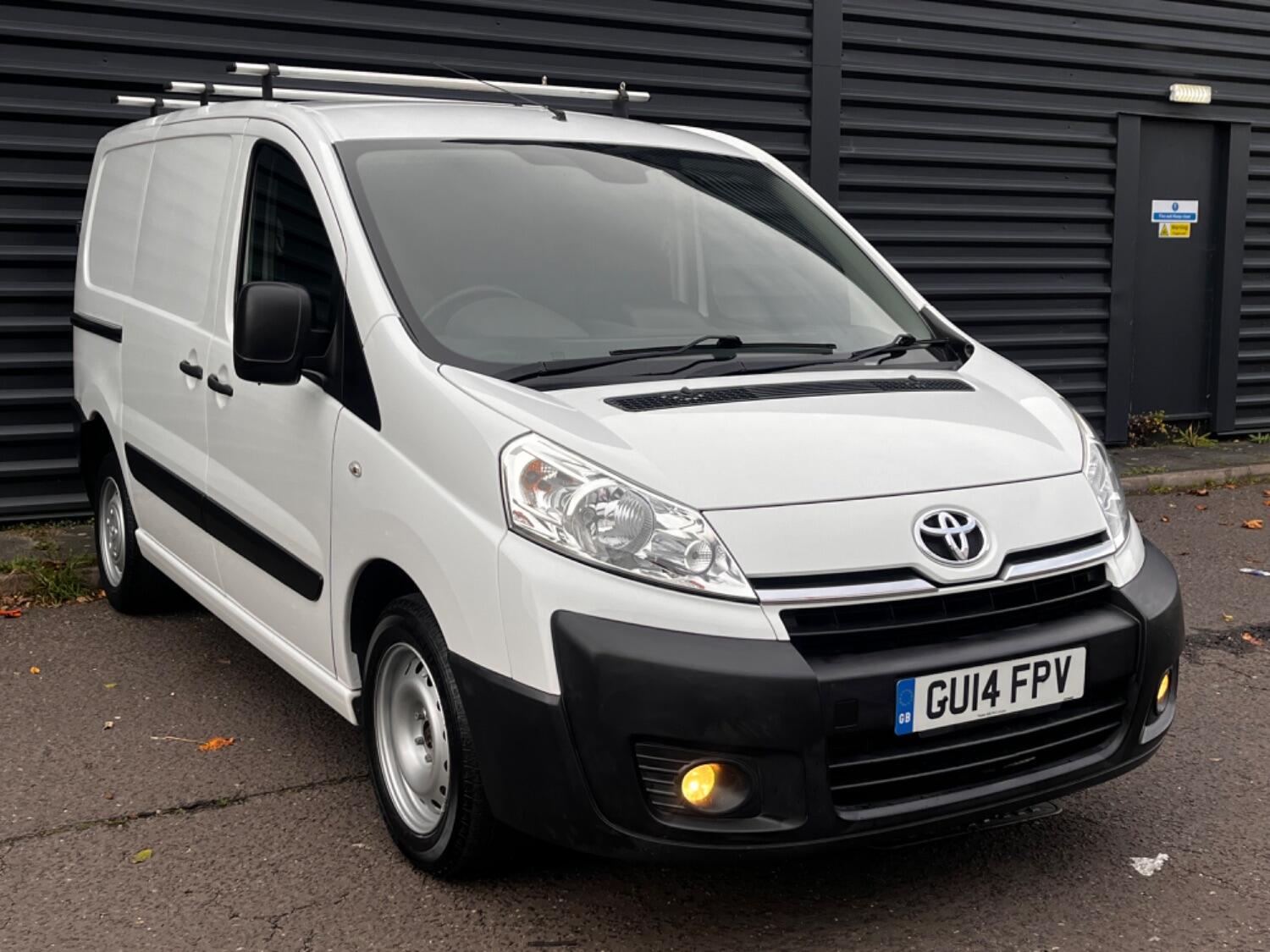 Used TOYOTA PROACE 2014 White in Farnham Surrey Farnham Van Sales