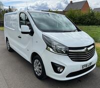 VAUXHALL VIVARO