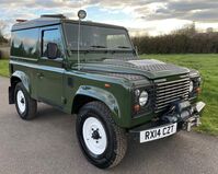 LAND ROVER DEFENDER 90