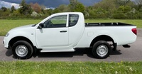 MITSUBISHI L200
