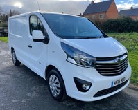 VAUXHALL VIVARO