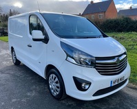 VAUXHALL VIVARO